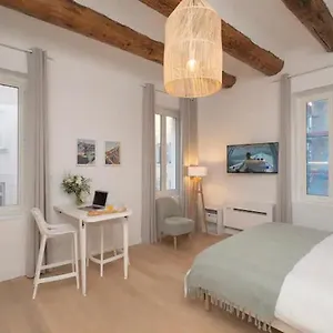 Apartment Design Vieux Port, Marseille